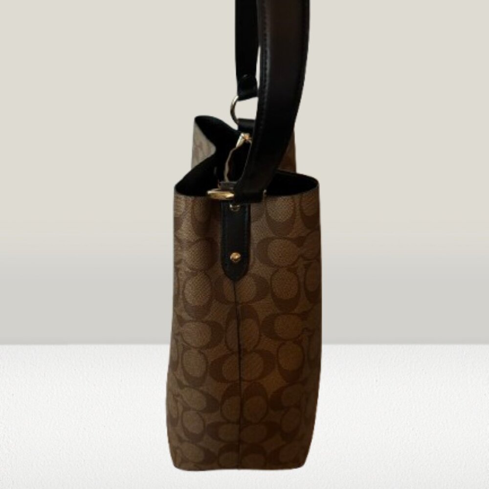 Coach Signature Bucket Shoulder Bag – Gold Hardware – Excellent Condition - Picture 5 of 6